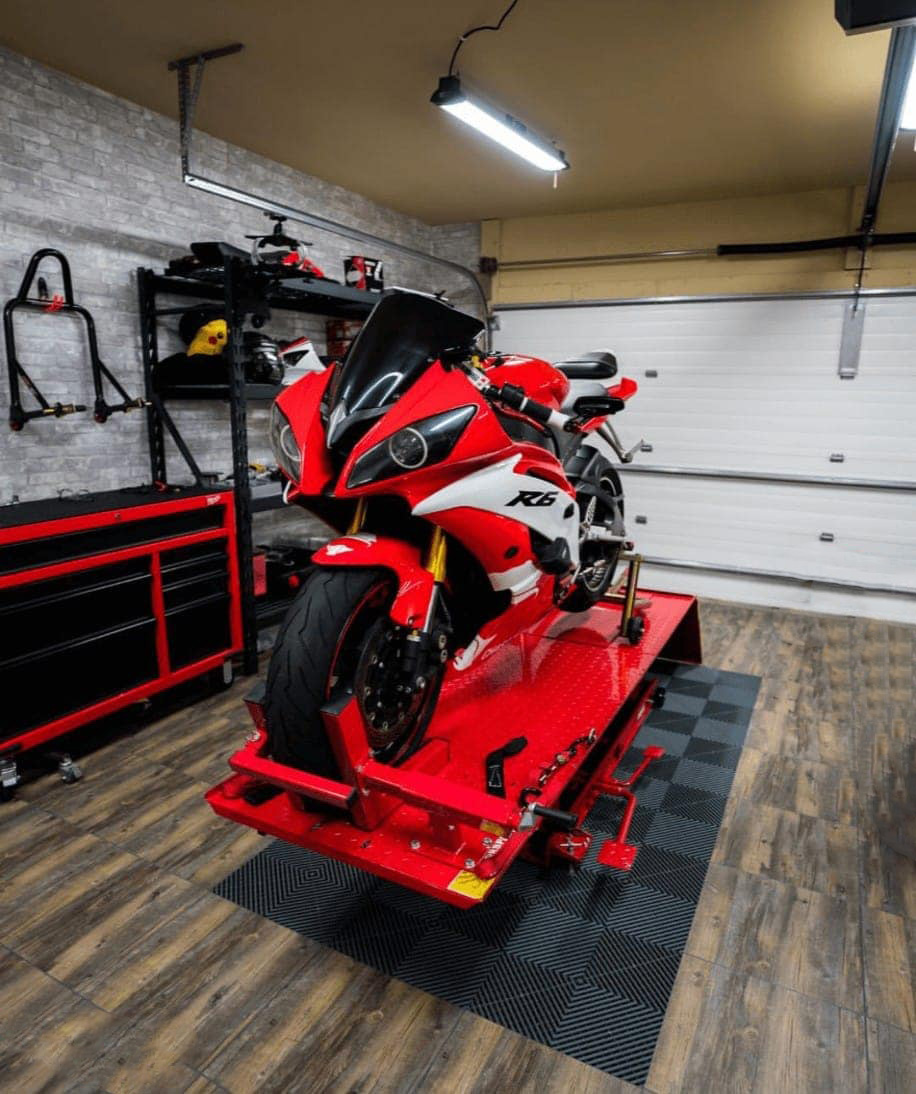 Révision moto en atelier